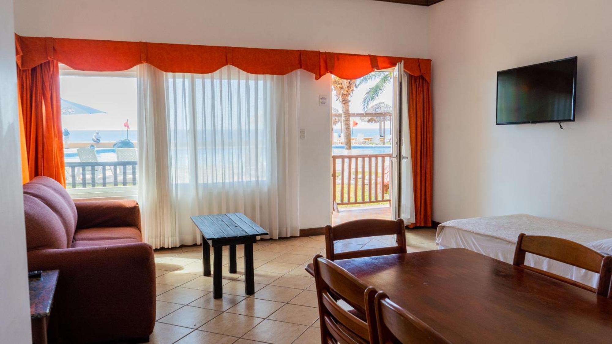 Cayman Hotel 3*