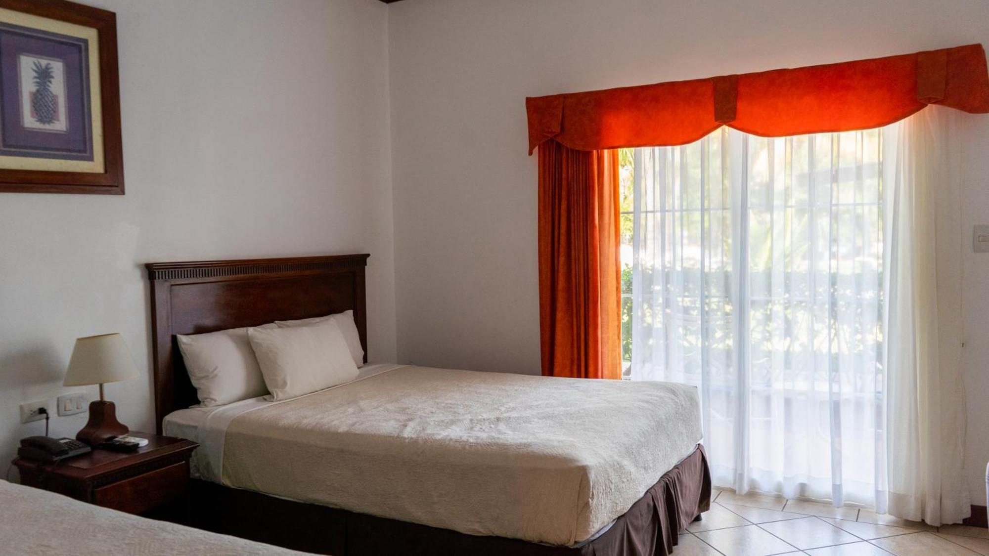 Hotel Cayman Monterrico