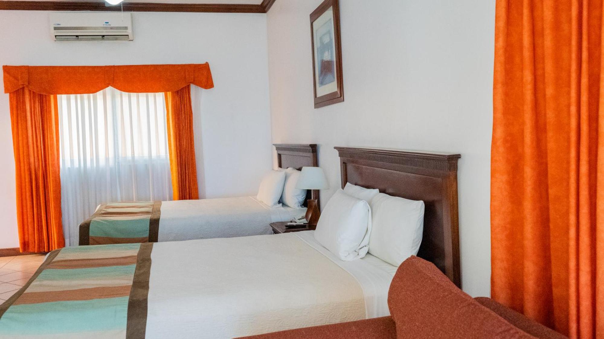 Cayman Hotel Monterrico