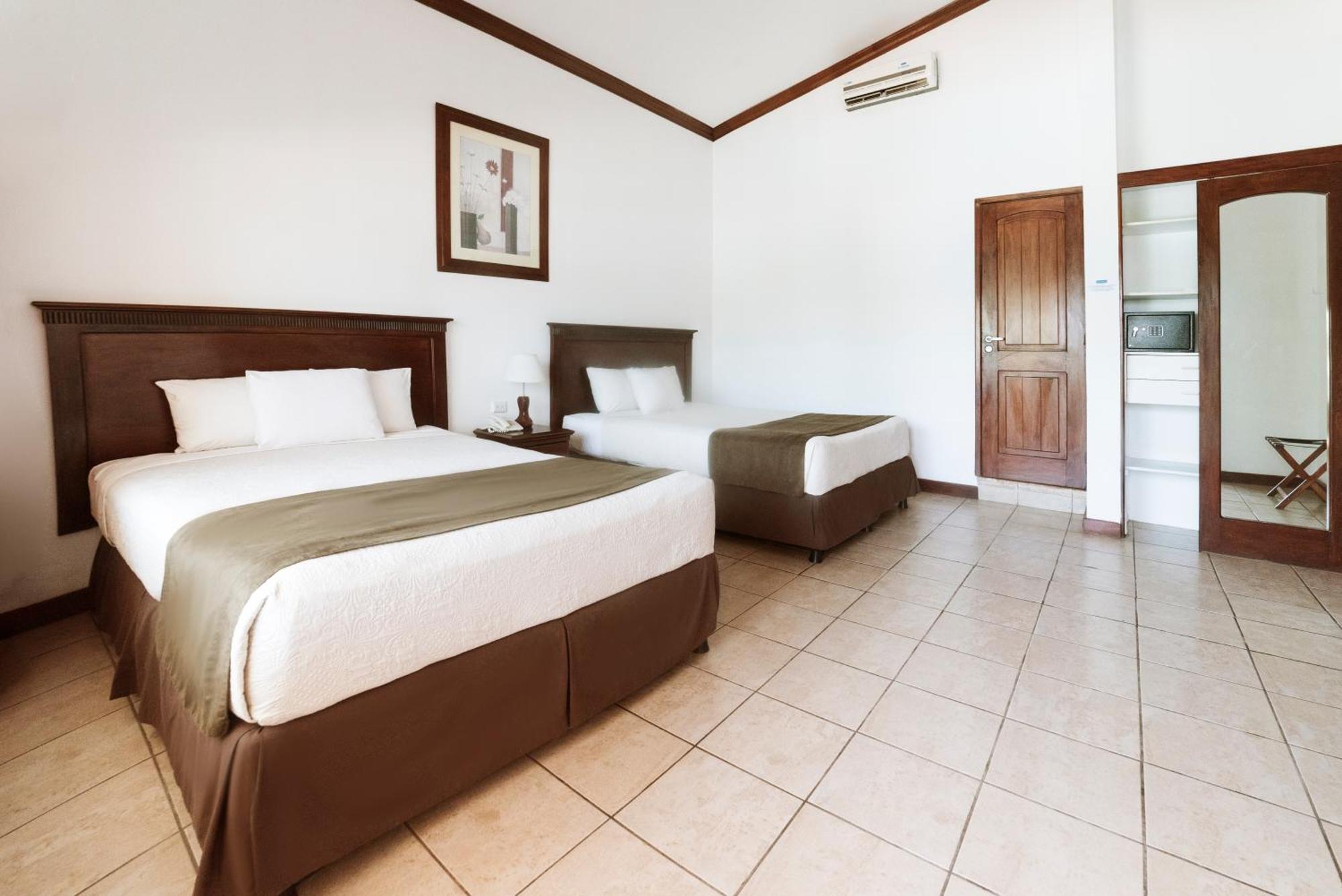 Cayman Hotel Monterrico