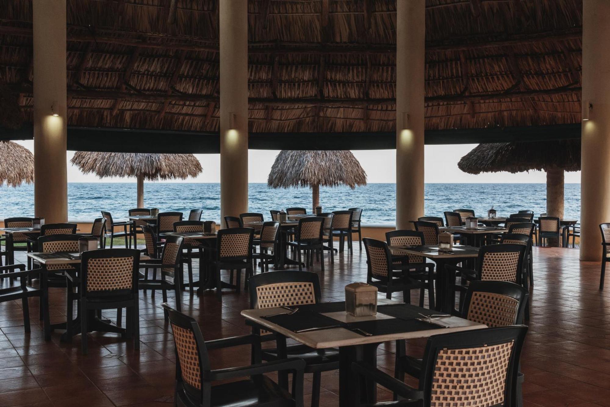 Cayman Hotel