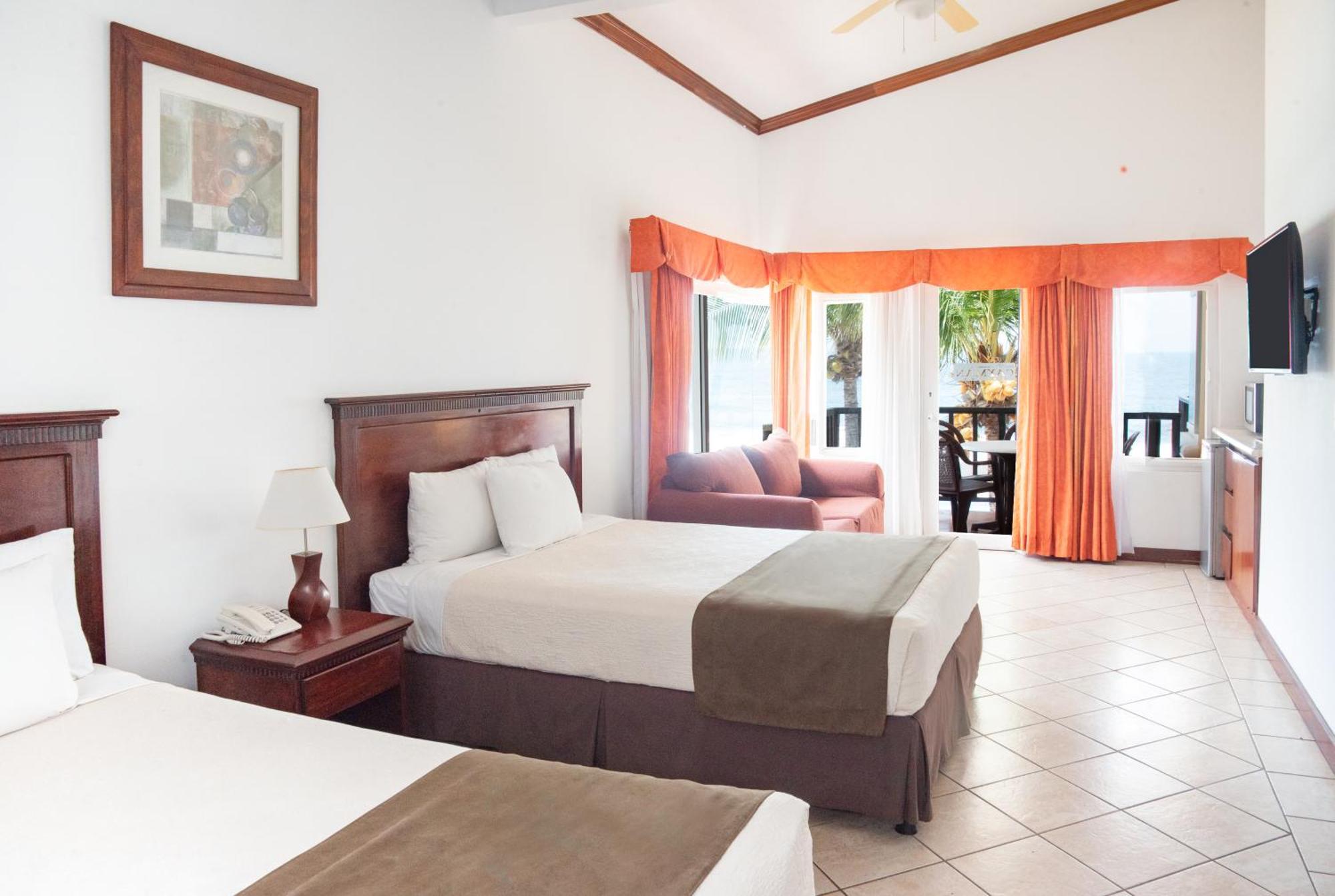 Cayman 3* Monterrico