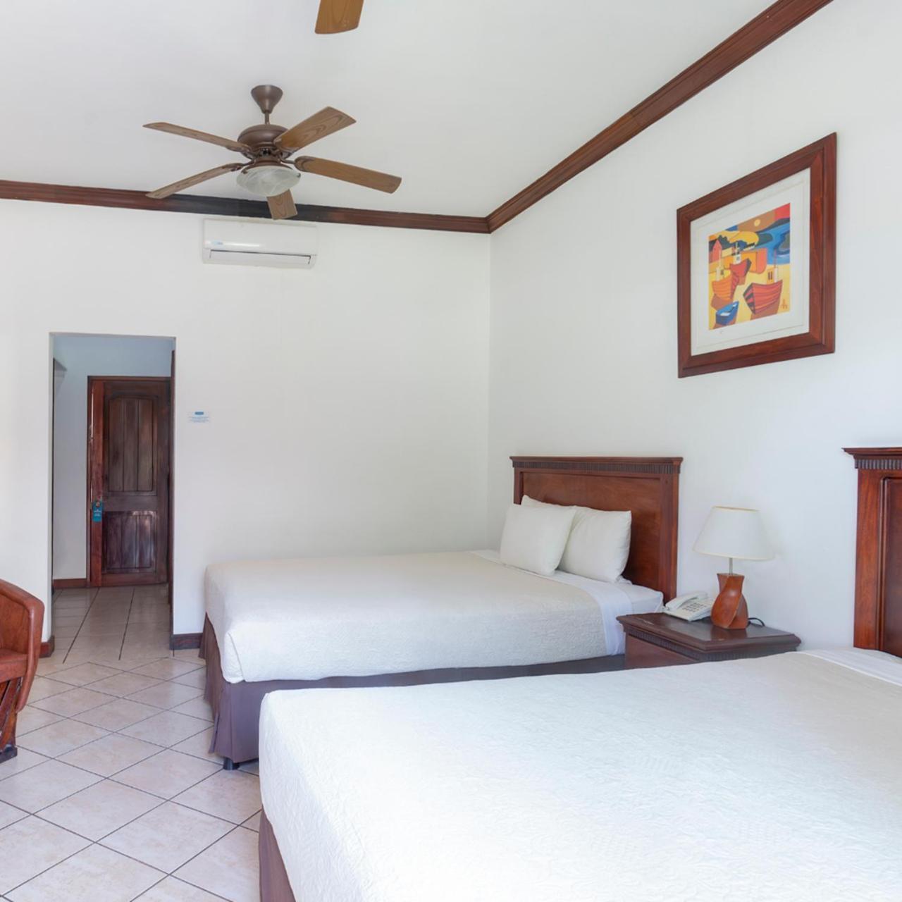 Cayman Hotel Monterrico